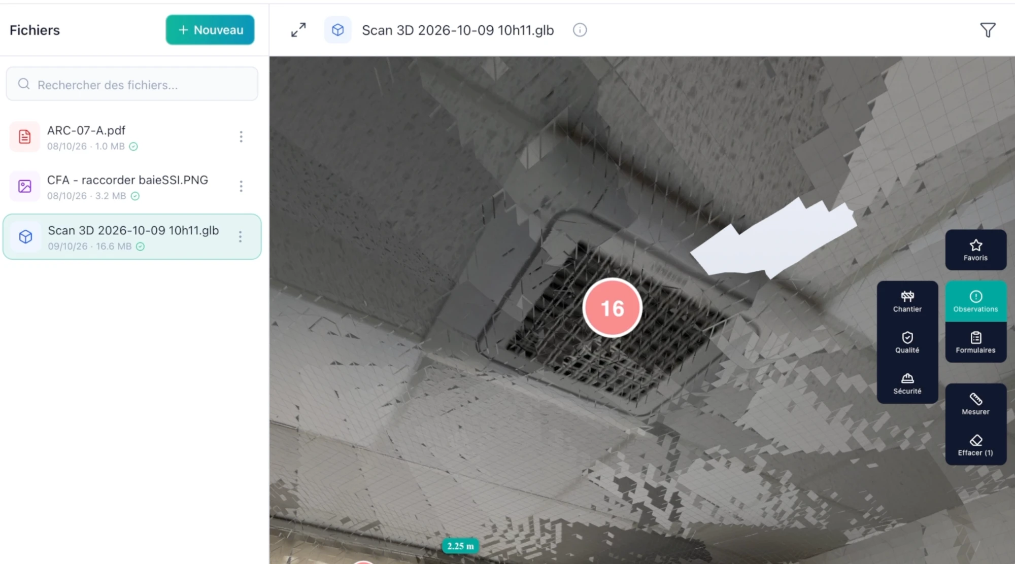 Observation numérotée placée sur le plafond de la pièce scannée, avec les catégories Chantier, Qualité et Sécurité